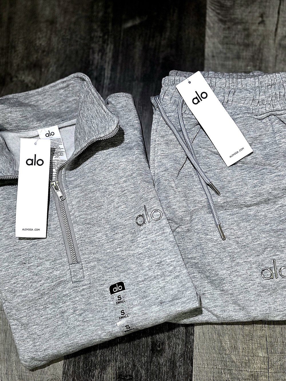 ALO Yoga Accolade Women's Light Gray Quarter Zip Pullover
